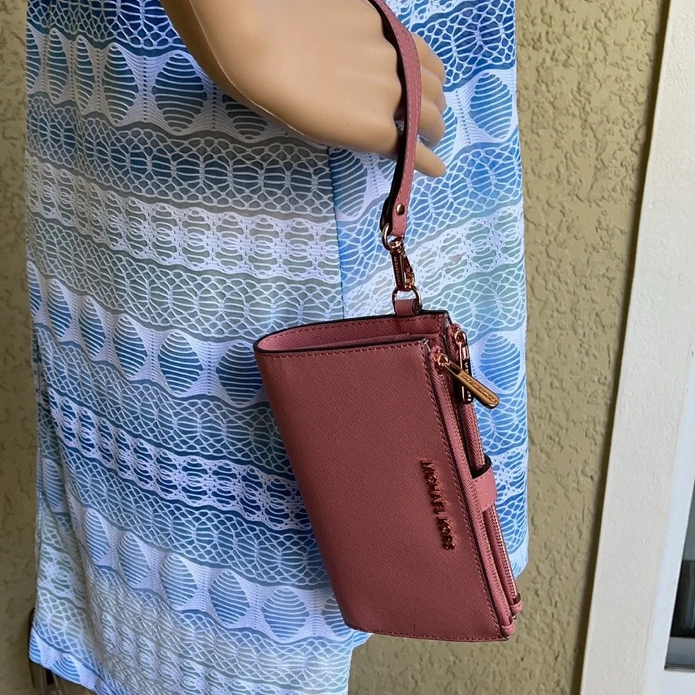 MICHAEL KORS LG DOUBLE ZIP WRISTLET